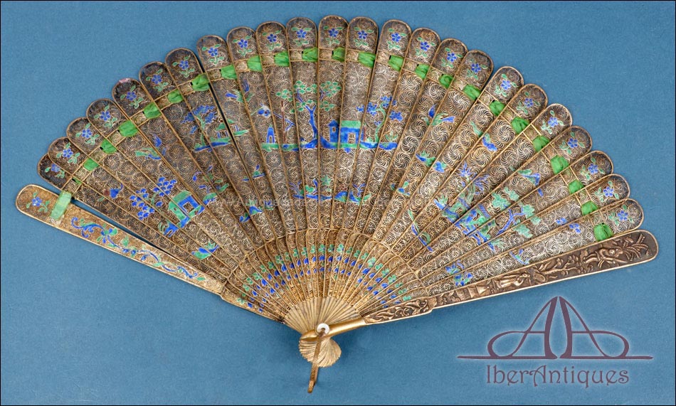 Antiguo abanico chino de plata. Esmalte Cloisonné, China, 1900