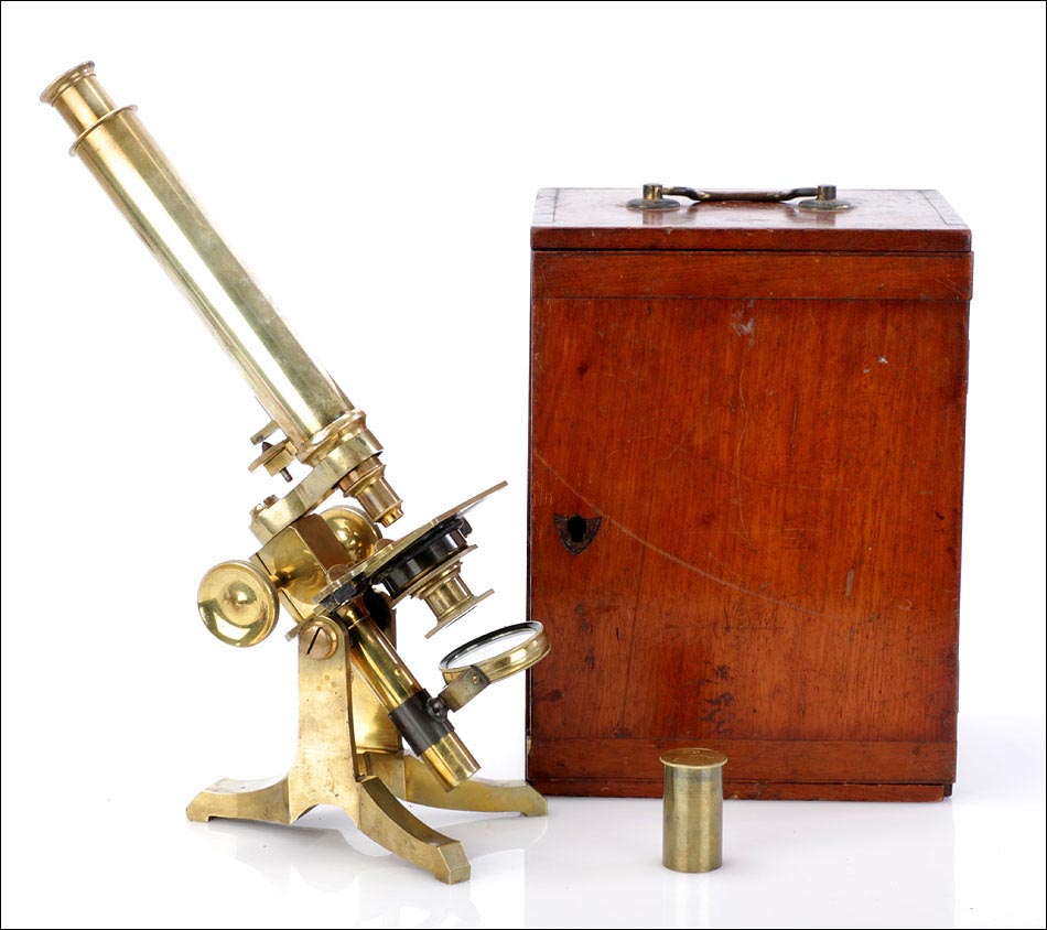 Microscopio Antiguo. Estuche de Caoba. Inglaterra 1890-1900