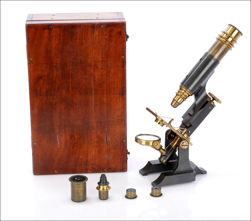Microscopio Inglés Antiguo. Inglaterra, Circa 1880