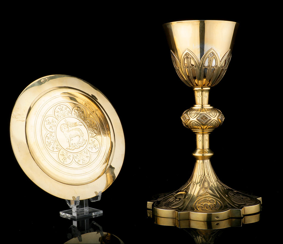 Cáliz Antiguo Estilo Neogótico. Plata Maciza. Francia, Circa 1900