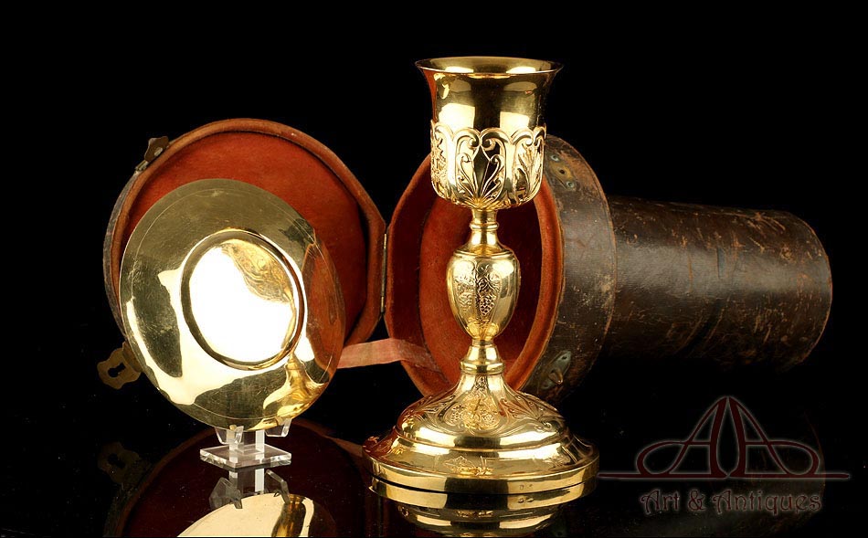 Cáliz Antiguo de Plata Dorada con Estuche. Francia, C. 1900