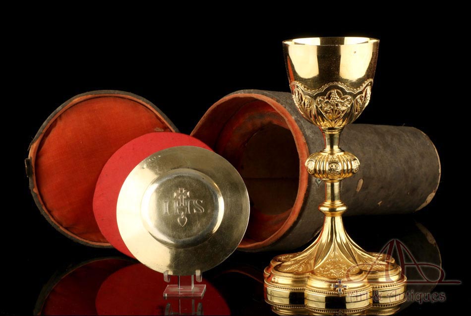 Antiguo Cáliz de Plata Dorada y Estuche. Francia, Circa 1900