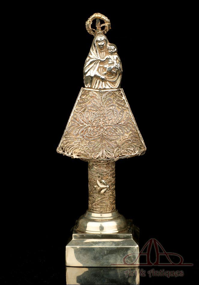 Antigua Virgen del Pilar de Plata del siglo XIX. Zaragoza, España