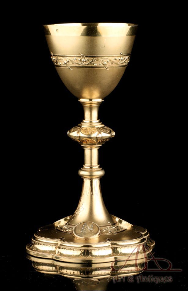 Antiguo Cáliz en Plata Dorada. Medallones de Plata. Francia, S. XIX