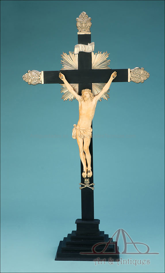Cristo de Marfil Antiguo  con Apliques de Plata. S. XIX. Con CITES