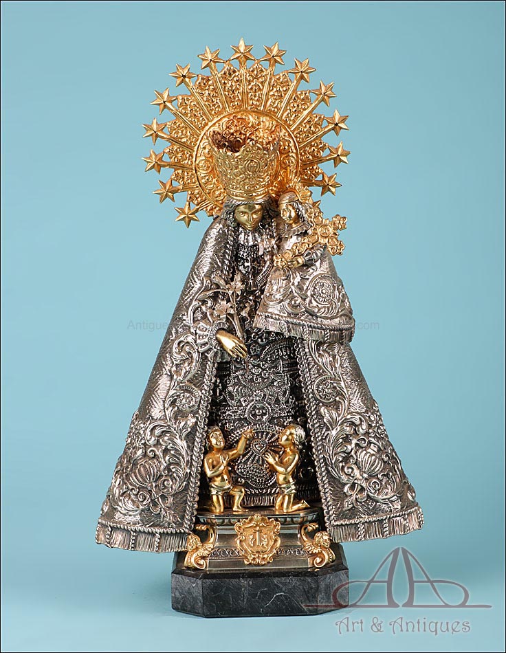 Virgen de los Desamparados en Plata, Patrona de Valencia. Por Piró