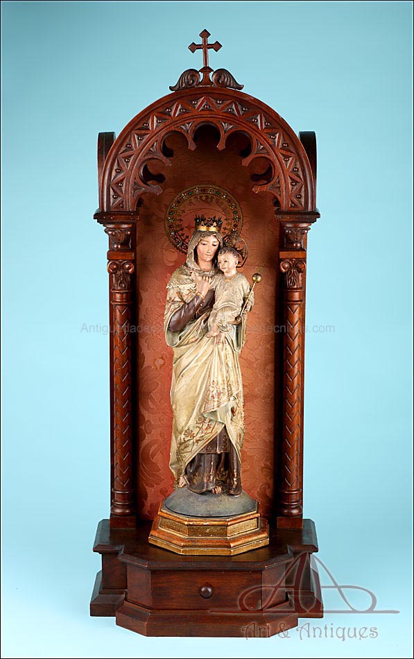 Talla Antigua de la Virgen con el Niño. España, Circa 1900