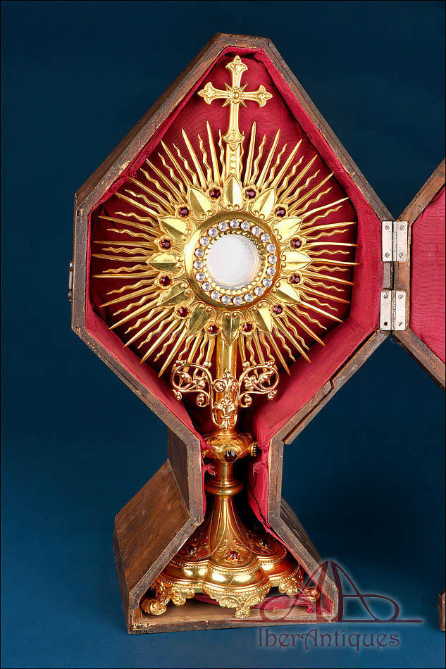 Antigua Custodia de Metal Dorado Enjoyada con Estuche. Francia, c.1880