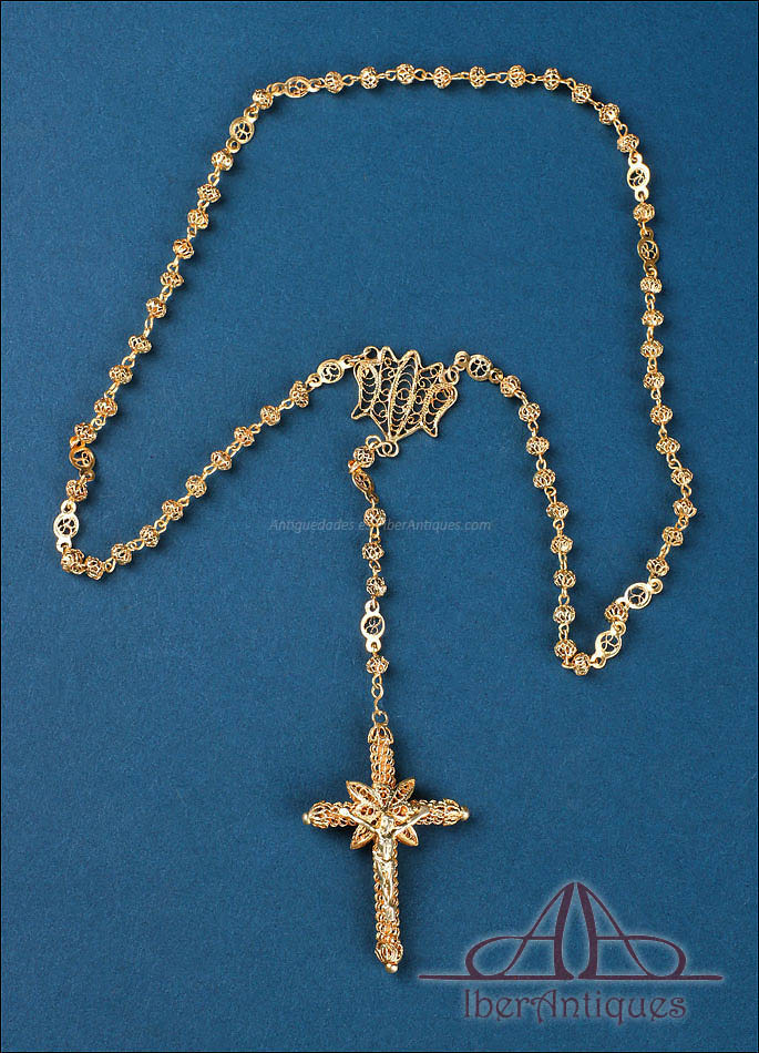 Rosario antiguo español de filigrana en plata dorada con crucifijo, circa 1900