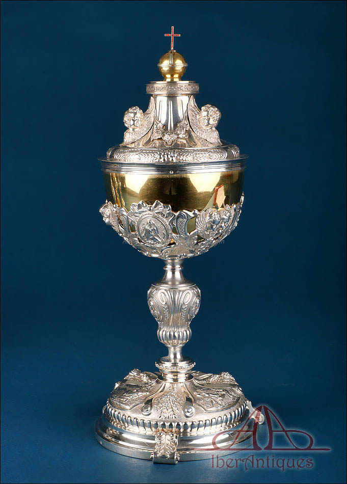 Copón litúrgico monumental belga de plata vermeil, circa 1900, Belgica