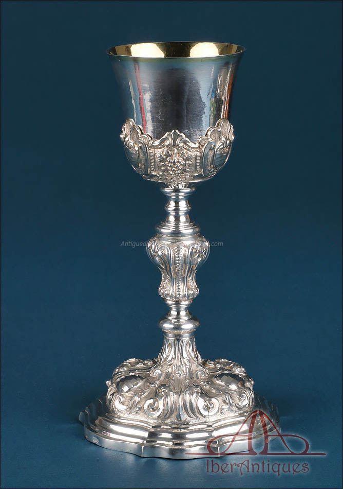 Cáliz Italiano Antiguo de Plata con Copa Dorada y Rocallas, circa 1820, Italia