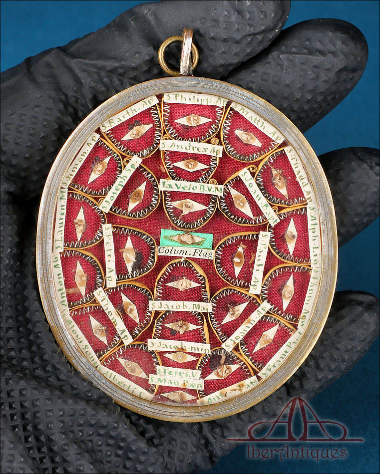 Antiguo Relicario Múltiple con 26 Reliquias Identificadas, circa 1850