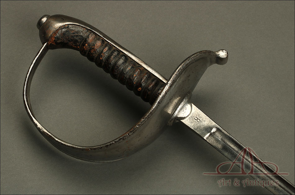 Antigua Espada de Oficial de Infantería. Centro Europa, S. XIX