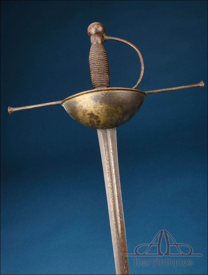 Antigua espada española de taza con largos gavilanes. Circa 1700