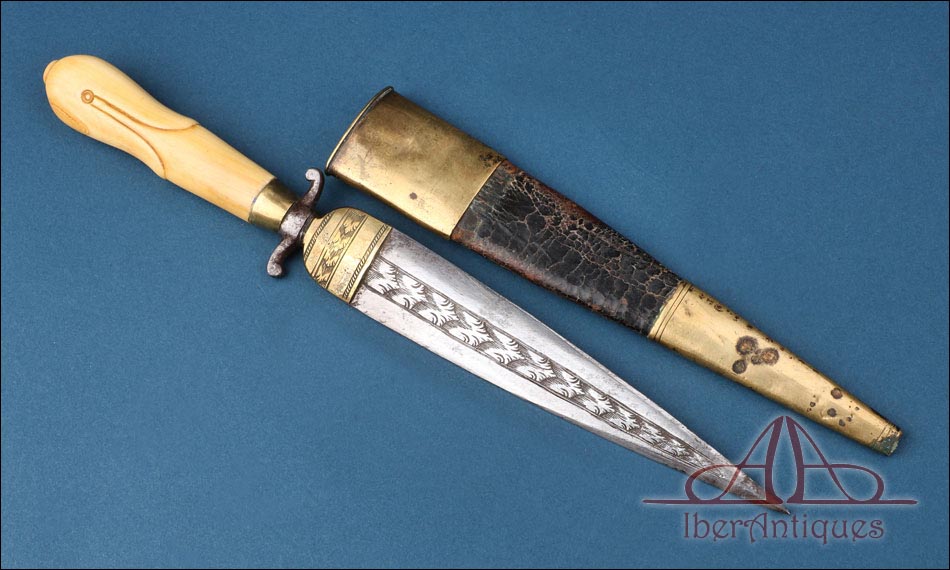 Antiguo cuchillo español de defensa del siglo XIX con empuñadura de marfil