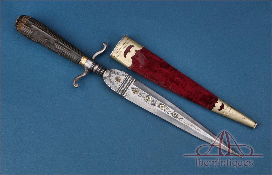 Antigua daga napolitana con empuñadura de asta y vaina. S. XVIII-XIX