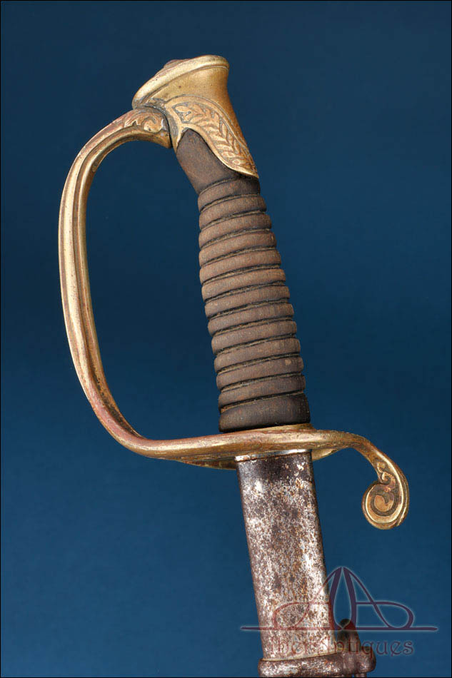 Antiguo sable francés modelo 1845 para sargento mayor con vaina original