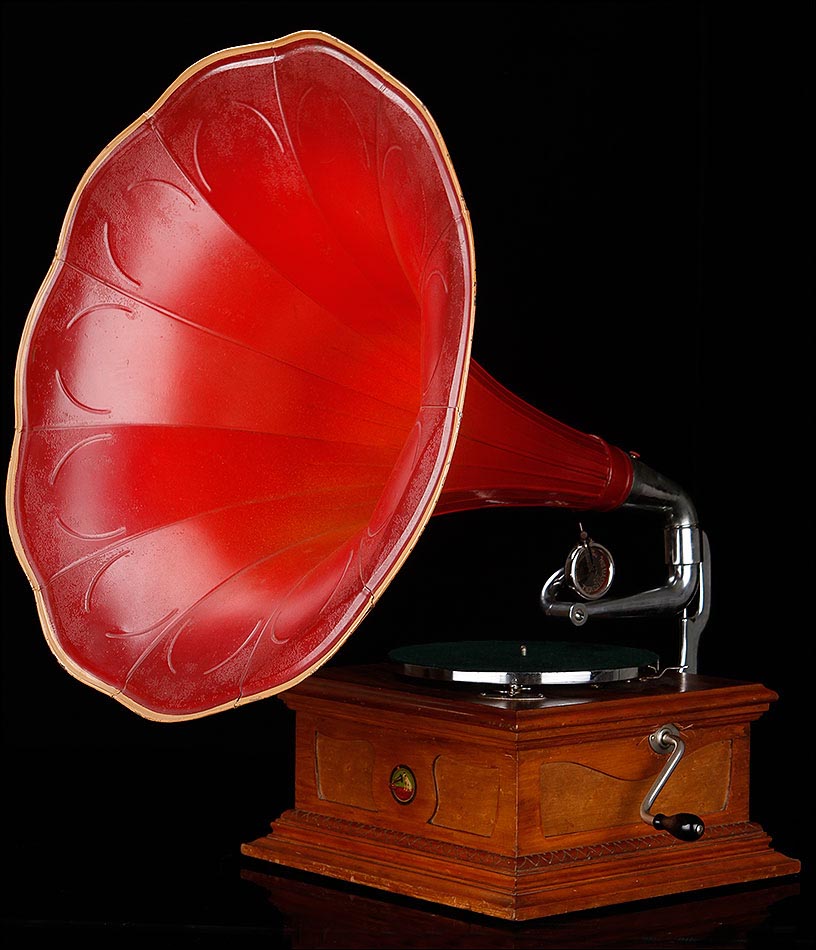 Gramófono antiguo HMV