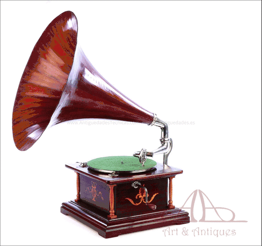 Antiguo Gramófono con Trompa de Madera. Suiza, 1915