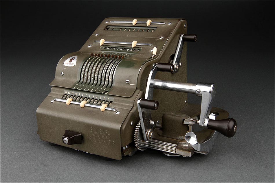 calculadora antigua, sumadora antigua, máquina de calcular, Brunsviga 13 RK