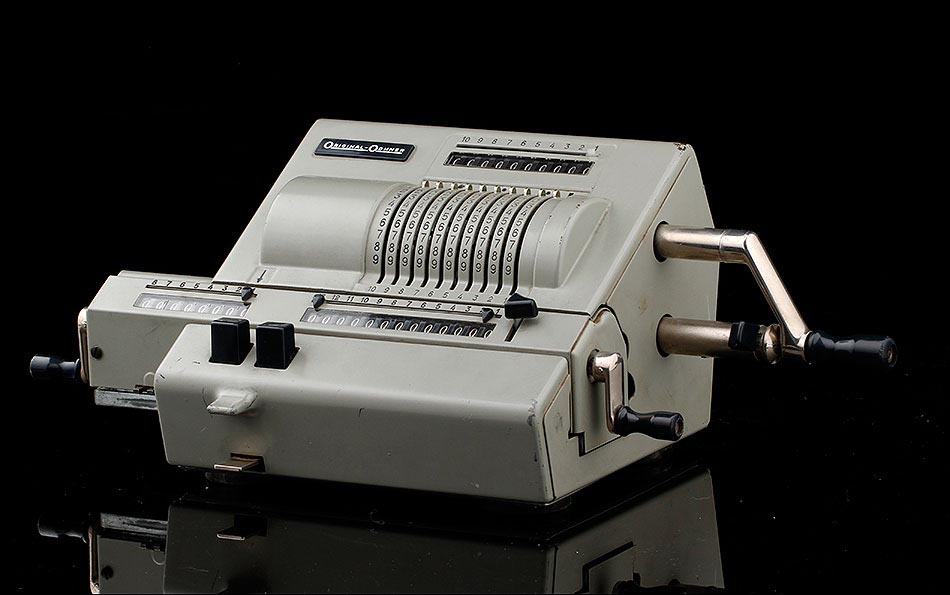 Atractiva Calculadora Original Odhner, Modelo Suiza, Año 1960.
