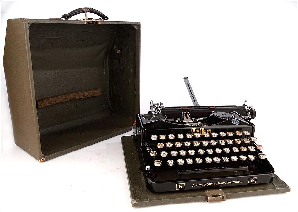 máquina de escribir antigua
