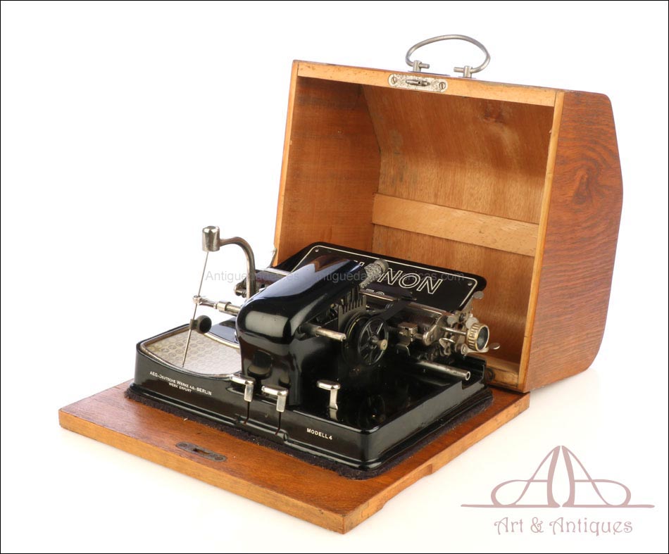 Antigua Máquina de Escribir Mignon Mod 4 en Fantástico Estado. Francia, 1923