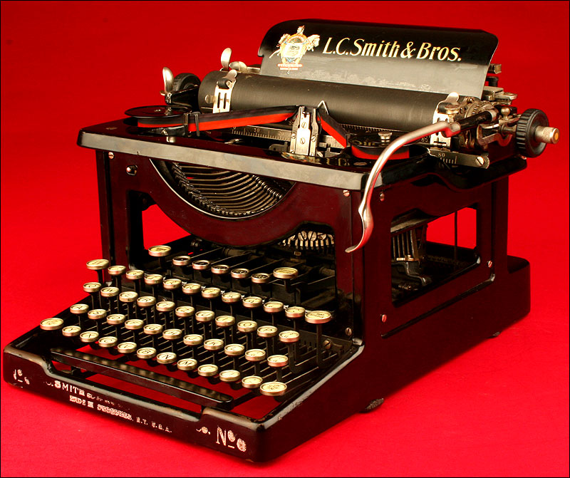 locutor Acostumbrarse a Fundador Decorativa Máquina de escribir LC Smith & Bros nº 8, ca. 1928.