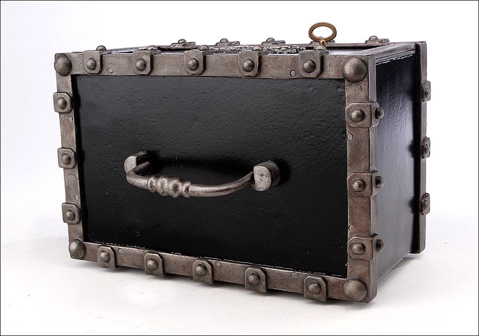 caja caudales 8cm altura 25x20cm, metal, con ll - Buy Antique boxes and  metal boxes on todocoleccion