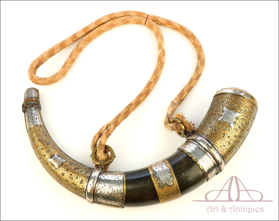 Antiguo Polvorera para Pólvora Negra. Plata y Latón. Pps. S. XIX