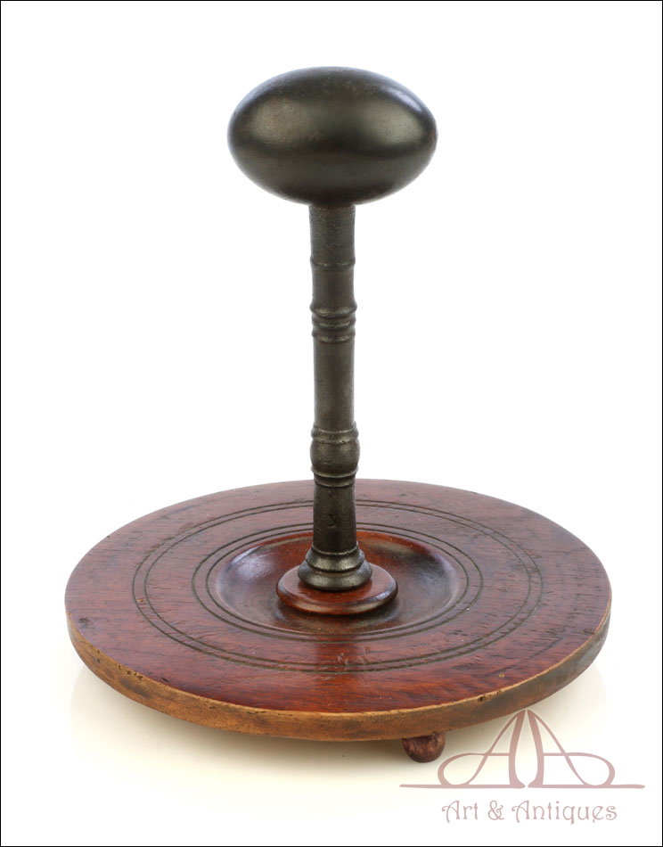 Antiguo Soporte Para Pelucas, Cascos o Sombreros del S. XVIII