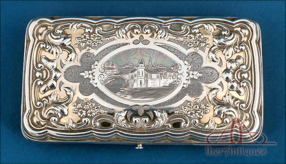 Caja antigua francesa de plata para puros con decoración. Francia, circa 1900