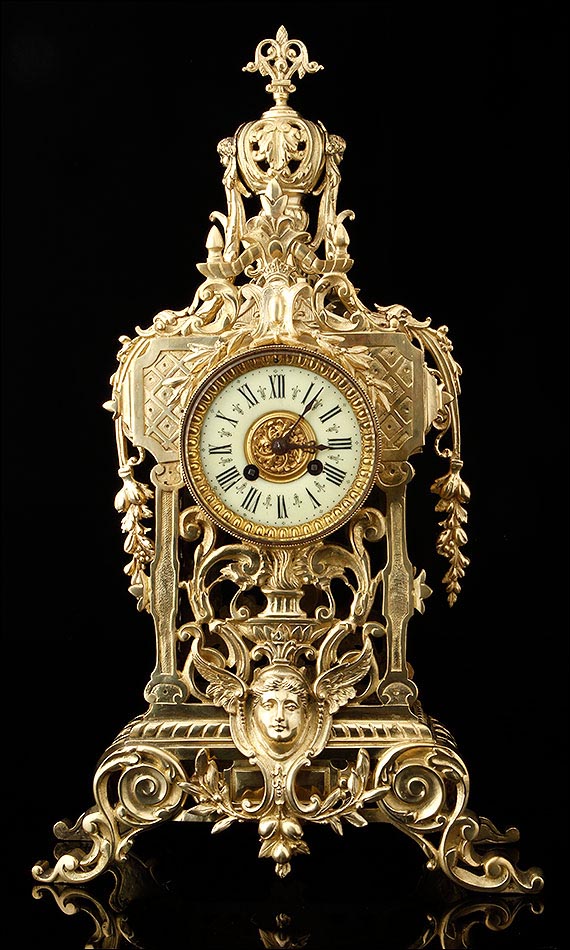 reloj de bronce antiguo