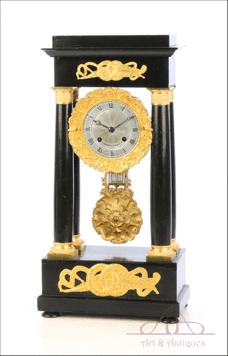 Antiguo Reloj de Sobremesa de Tipo Pórtico Francés. Francia, Circa 1900